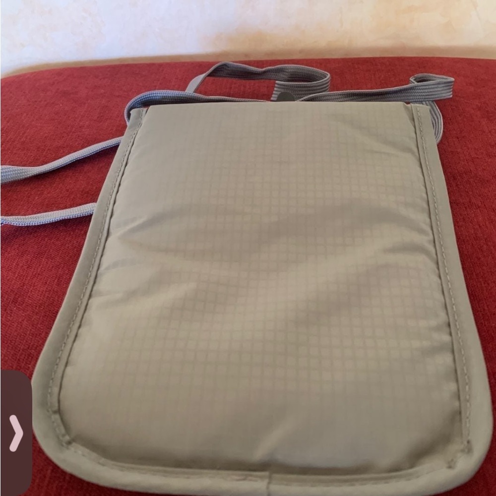 Neck Wallet/RFID Waterproof Pouch - Picture 7 of 9